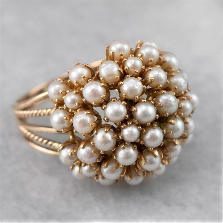 Elegante Anello in Oro con Perle Incastonate