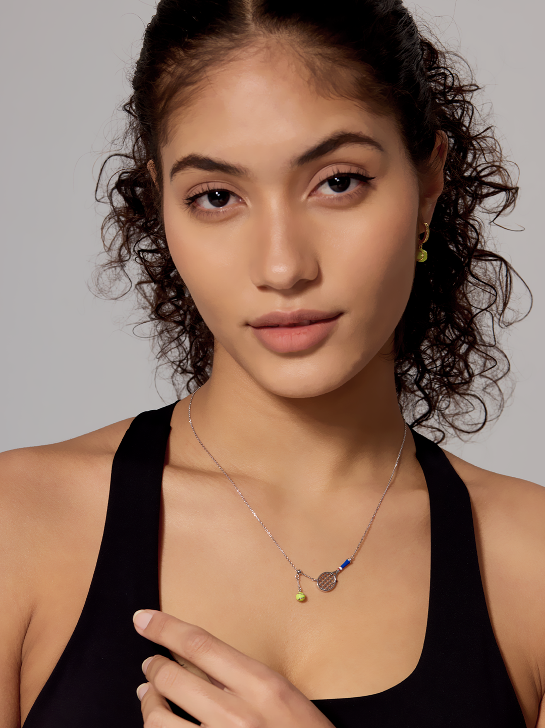Collana pendente a forma di racchetta da tennis